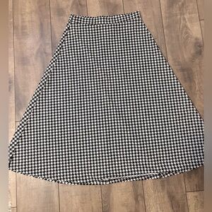 SHEIN black houndstooth style skirt